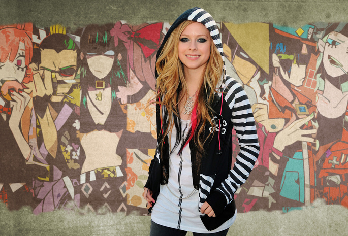 улыбка, Lavigne, в капюшоне