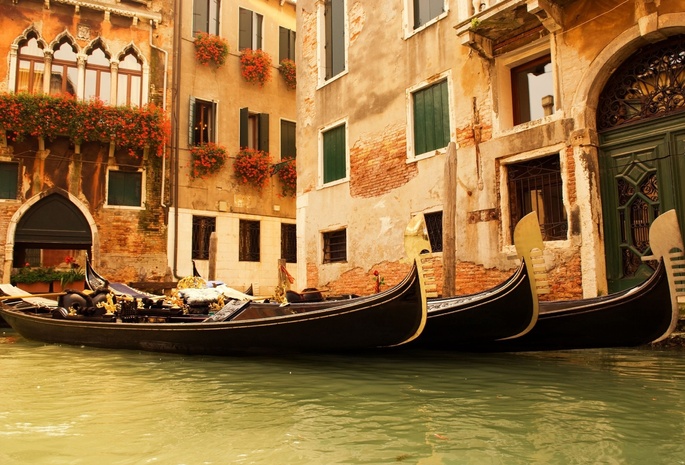 венеция, гондолы, Италия, дома, окна, вода, цветы