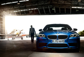 самолёт, машина, человек, свет, ангар, Bmw m5 2011, hangar, car, man