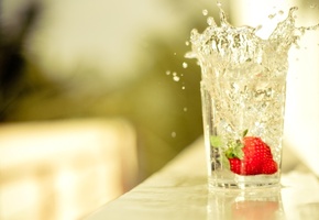 клубника, всплеск, капли, Стол, вода, стакан