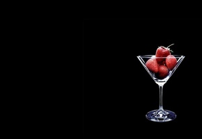 Бокал, виктория, клубника, янгода, земляника