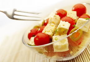 полезное лакомство, тарелка, сыр, помидоры, Еда, вилка