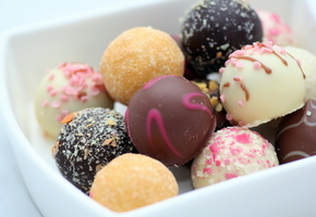 шарики, сладости, разноцветные, Конфеты, тарелка