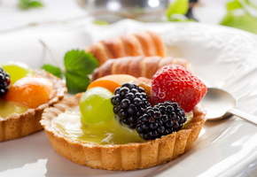 пирожные, Тарелка, ложка, клубника, сладкое