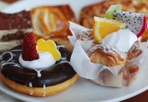 Пирожные, шоколад, сладкое, пончик, еда, десерт, крем