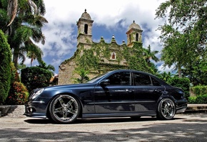 церковь, Мерседес, черный