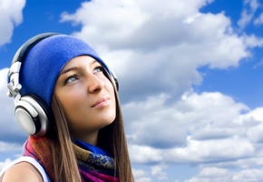 взгляд, наушники, Девушка, небо