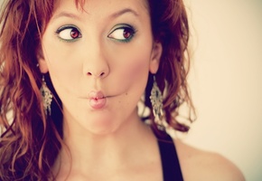 взгляд, зелёная тушь, губки бантиком, Рыжая