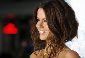 кейт бекинсейл, улыбка, Kate beckinsale, белая мгла, whiteout premiere