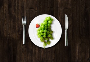 тарелка, ножик, вилка, Виноград