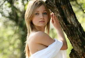 Девушка, дерево, волосы