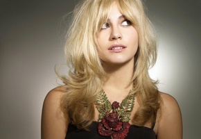 Pixie lot, локоны, певица, платье