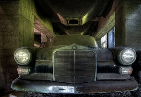 Мерседес, старина, ржавчина