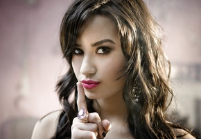 палец, Портрет, брюнетка