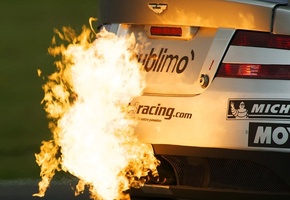 выхлоп, Астон-мартин, огонь