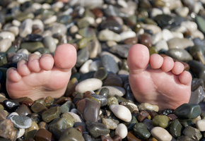 море, пляж, ноги.галька, лето, Ситуации, прикол