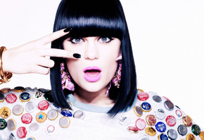 брюнетка, певица, Jessie j, девушка, лак, серьги, помада