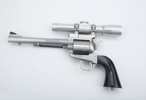 Револьвер, курок, барабан, прицел