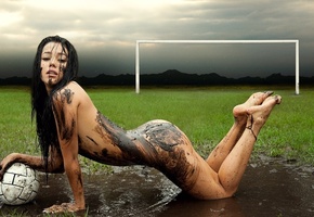 мяч, лужа, футбол, Mariana contreras, поле, грязь, брюнетка