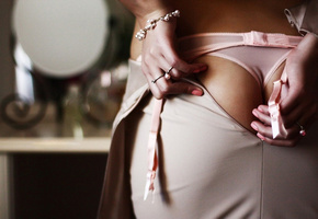 кольцо, розовые трусики, юбка, Девушка