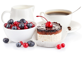 Чашка, ложка, ягоды, сливки, тарелка, кофе, пирожное