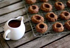 Стол, кувшин, печенье, шоколад, еда