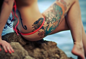 море, камни, попка, попа, бикини, Татуировка, рука, тату