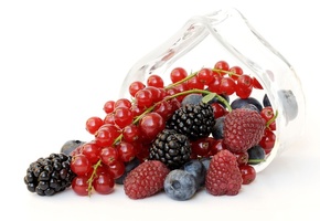 Ягоды, красная смородина, ежевика, малина, голубика