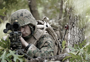 Солдат, оружие, фон