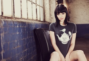 брюнетка, модель, Mellisa clarke, девушка, взгляд, футболка