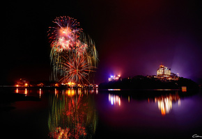 Ночь, город, отражение, озеро, глдь, огни, фейерверк