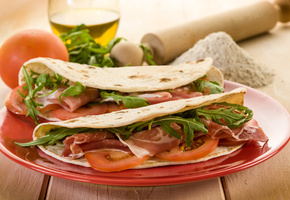 скалка, лаваш, Тарелка, мясо, стол, помидоры, зелень