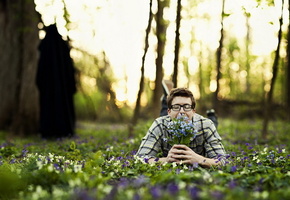 Парень, фон, цветы, лес