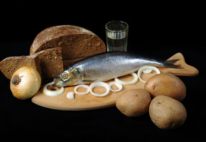 картошка, Чёрный хлеб, кольца, луковица, селёдка