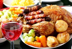 бокал вина, морковь, Жареная курица, гарнир, картофель