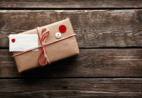 сердечко, Стол, верёвка, посылка, пуговицы