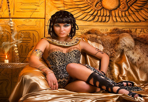 брюнетка, клеопатра, сидит, диван, Древний Египет, ножки, царица