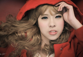 Девушка, капюшон, волосы, лицо, рука, взгляд