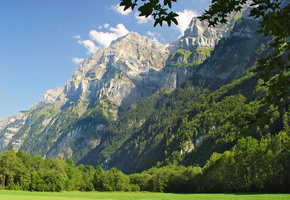 Горы, небо, луг, лес, облака