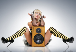 ножки, туфли, колонка, наушники