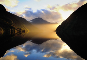 Новая зеландия, озеро, горы, туман, облака